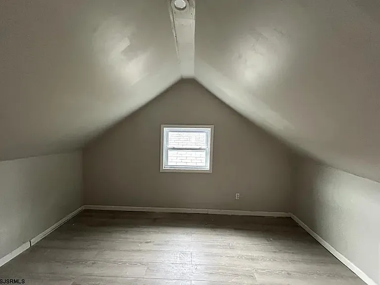 1405 Langston Ave — Photo 9