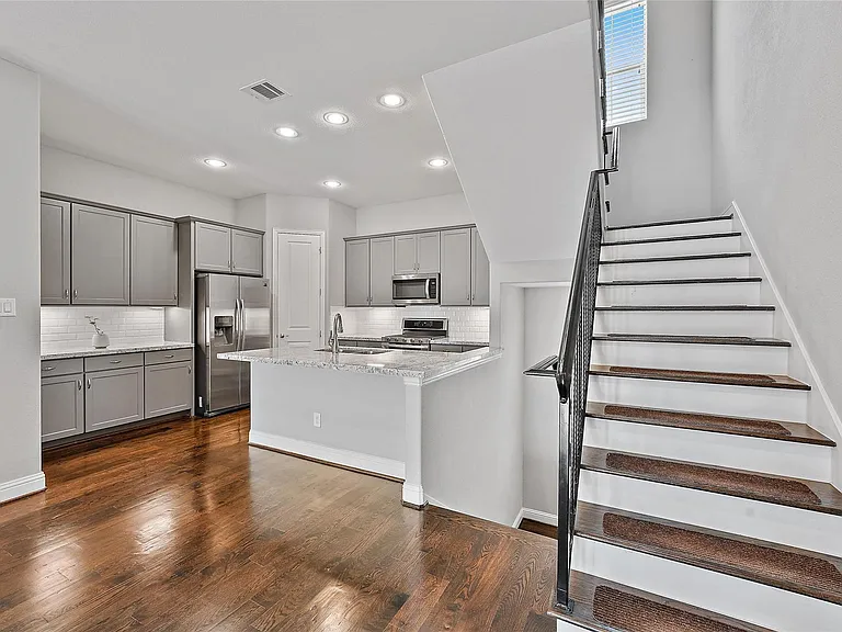 1221 W 19th St #B — Photo 5