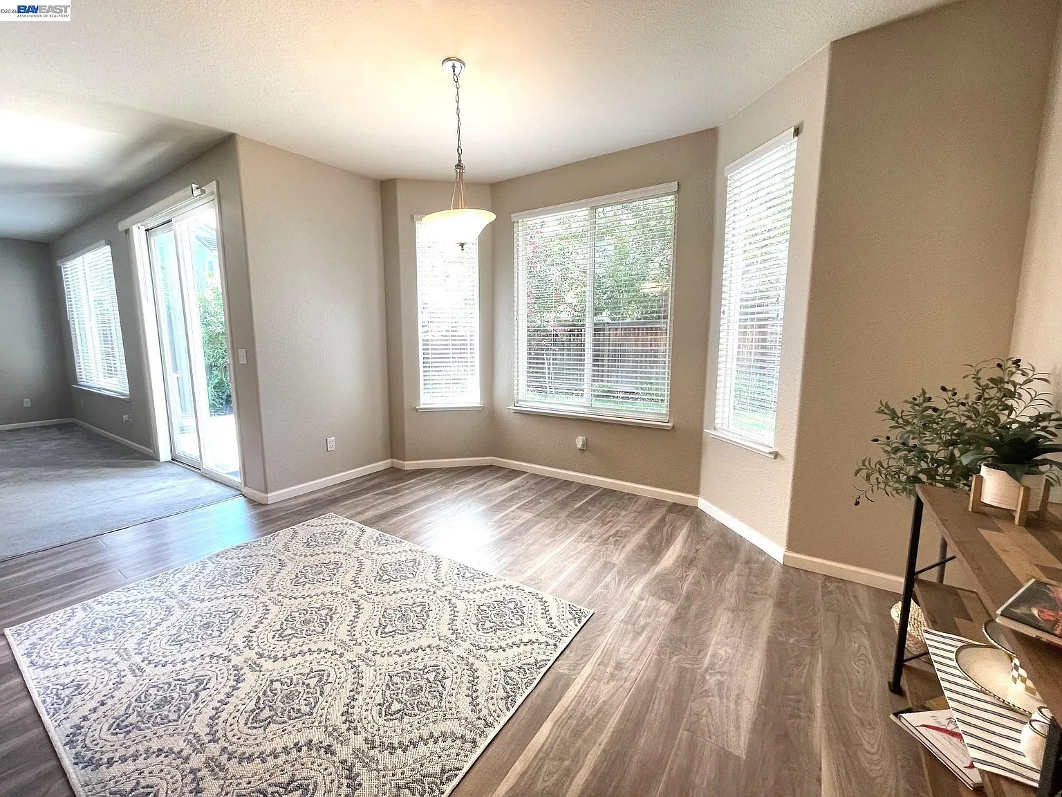 4 bed, 1939 sqft, $3,200 — Photo 4