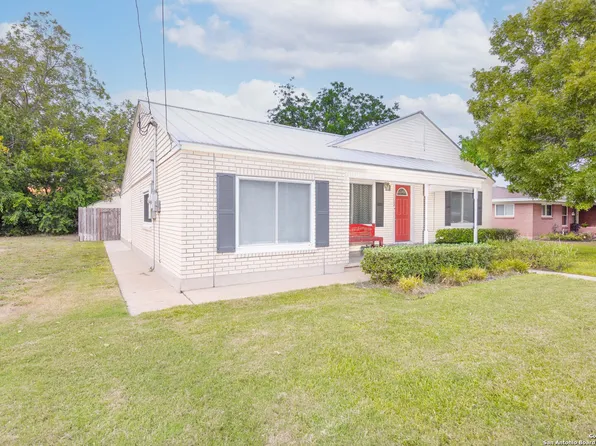 1102 24th, Hondo, TX 78861