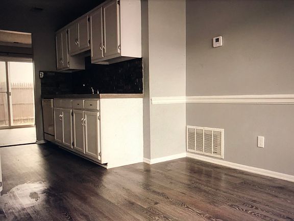 4th image of 3611 Harbinger Rd
