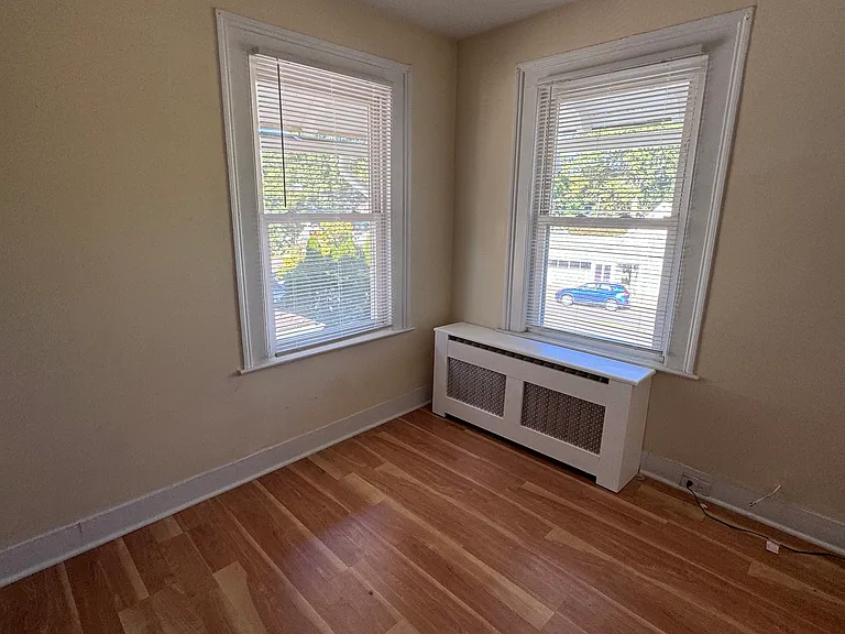 92 Townsend Ave — Photo 9