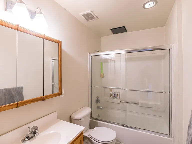 1939 Chestnut St #3B — Photo 9