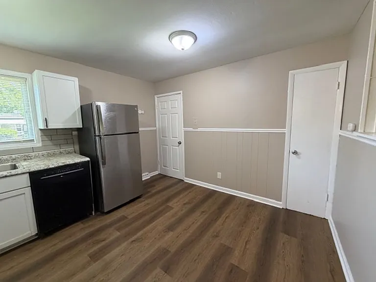 1141 Scott Ave — Photo 12