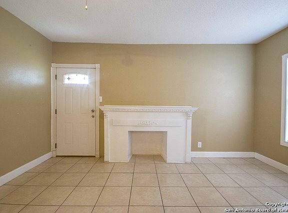 4th image of 223 E HERMITAGE CT