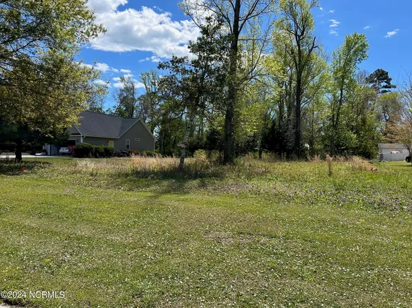 2111 Cambridge Down Drive, Morehead City, NC 28557