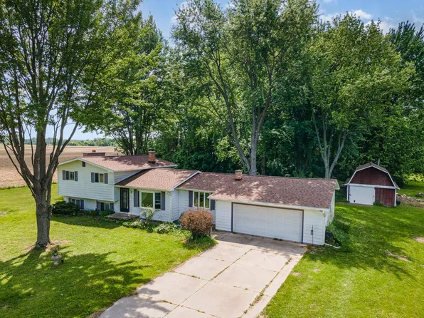 10827 Carter Rd, Freeland, MI 48623