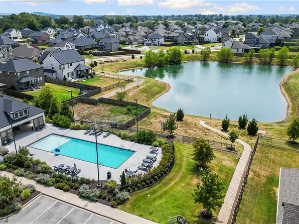 717 Cannon Cv, Cave Springs, AR 72718