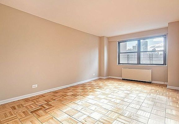 3rd image of 305 E 86th St APT 9PW