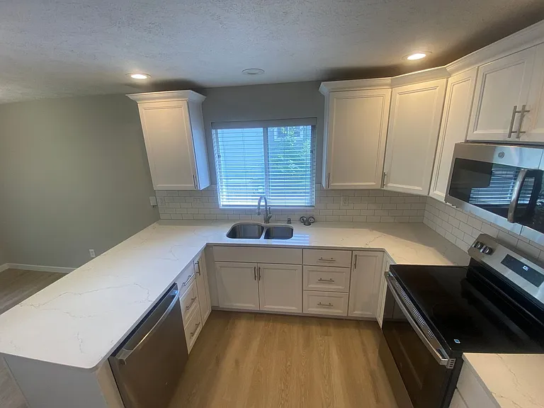6926 N Old Fort Dr — Photo 16