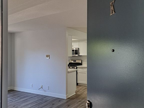 2nd image of 603 E Verdugo Ave
