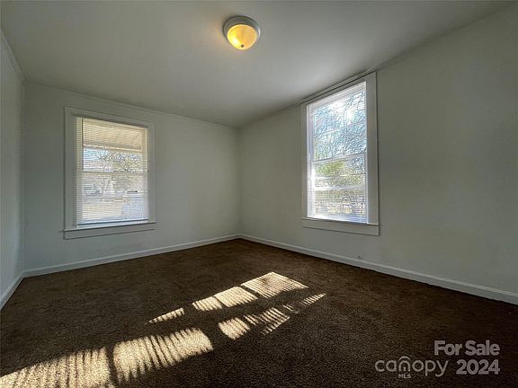 2nd image of 321 N Poplar St