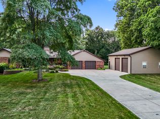 1902 Forestview Dr, Mahomet, IL