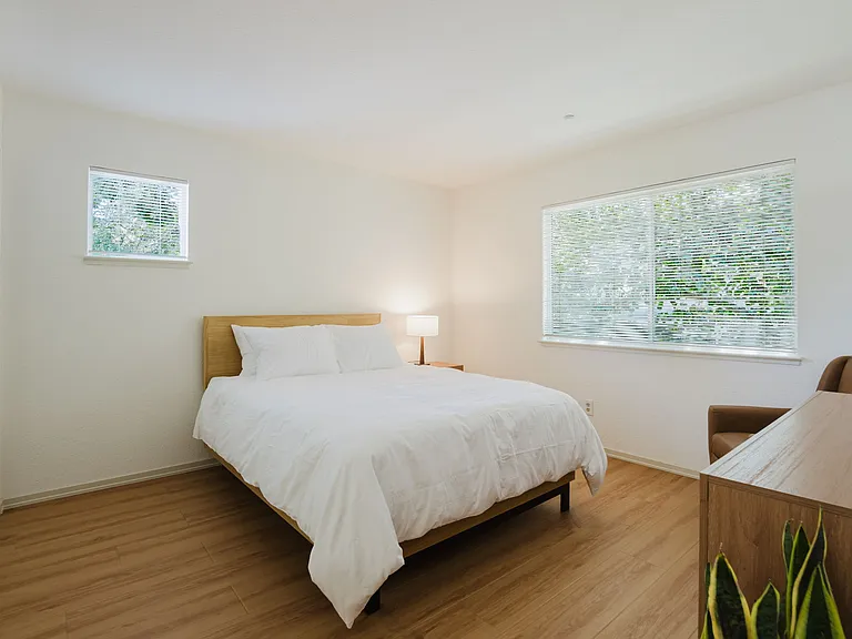 Parkwood Court Apartments — Photo 26
