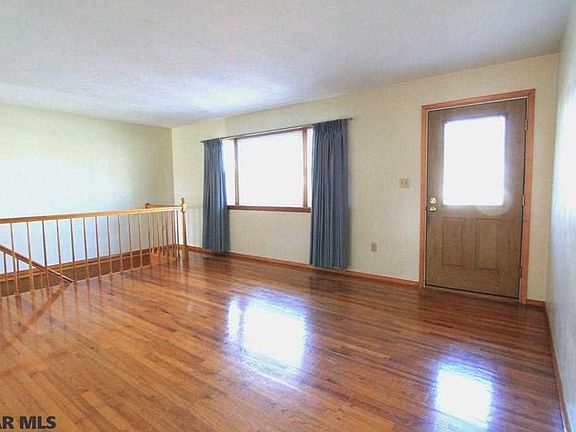 3rd image of 106 Seymore Ave