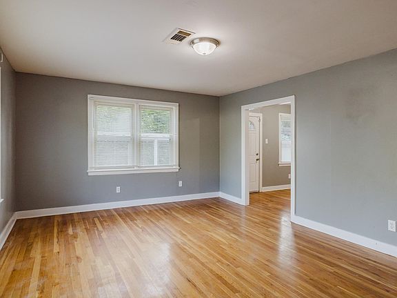 5th image of 1720 Pinewood Dr