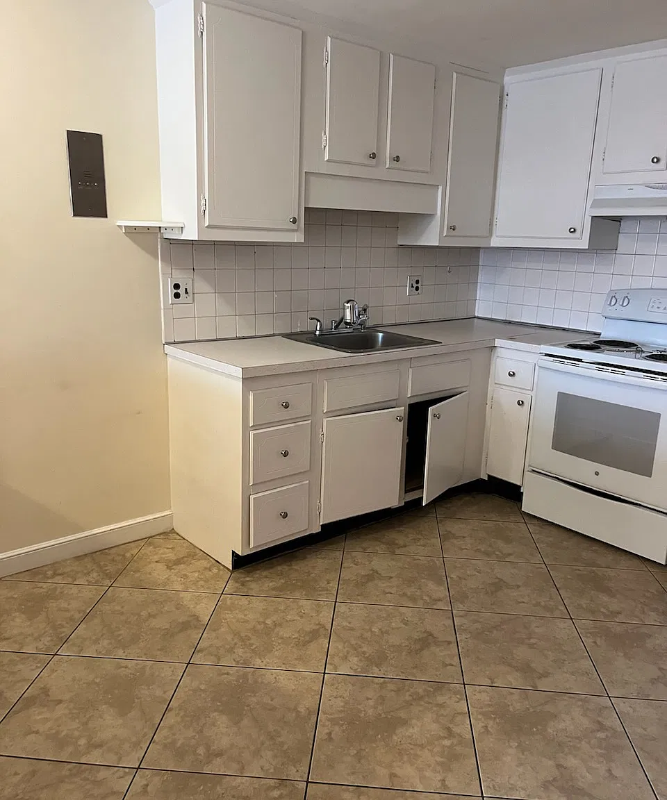 2 bed, 750 sqft, $2,200 — Photo 3