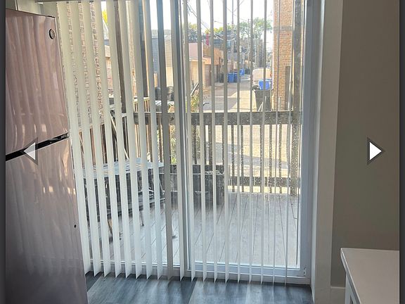 3rd image of 948 N Damen Ave APT 1R