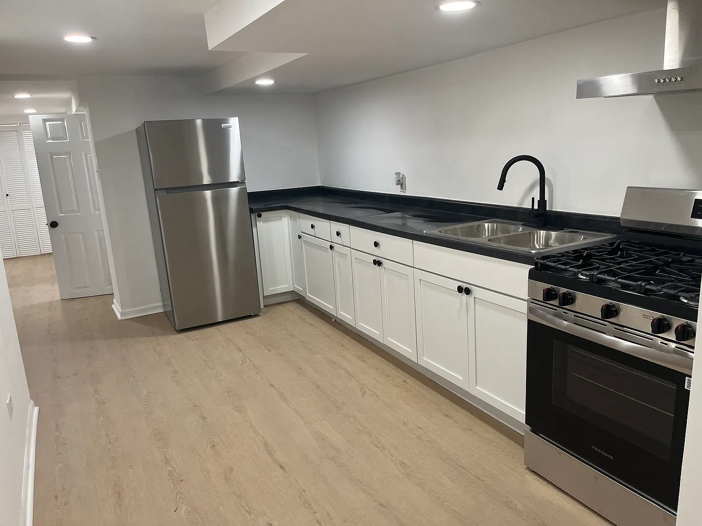 1 bed, 944 sqft, $1,400 — Photo 2