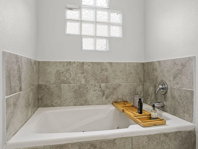 13760 Blackburn Ave — Photo 21