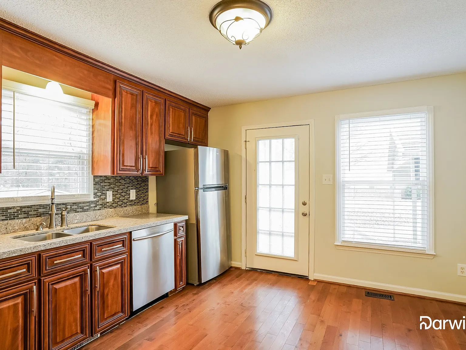 3 bed, 2.5 bath, 1600 sqft, $1,875 — Photo 3