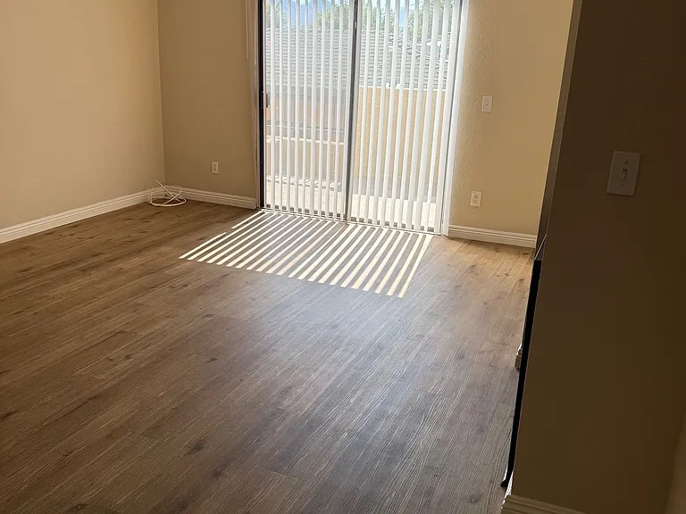 615 W Milford St — Photo 32