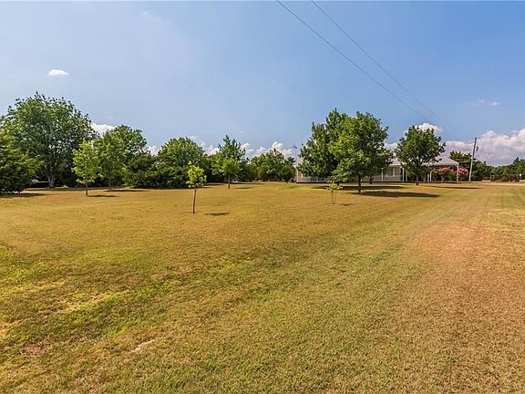 2nd image of 141 Le Neta Dr