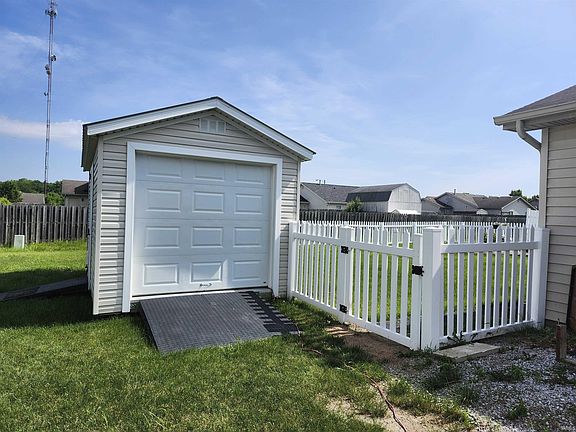 3rd image of 1409 E Bridget Ln