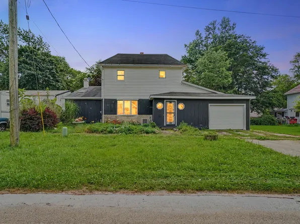 105 W Maple St, Roberts, IL 60962