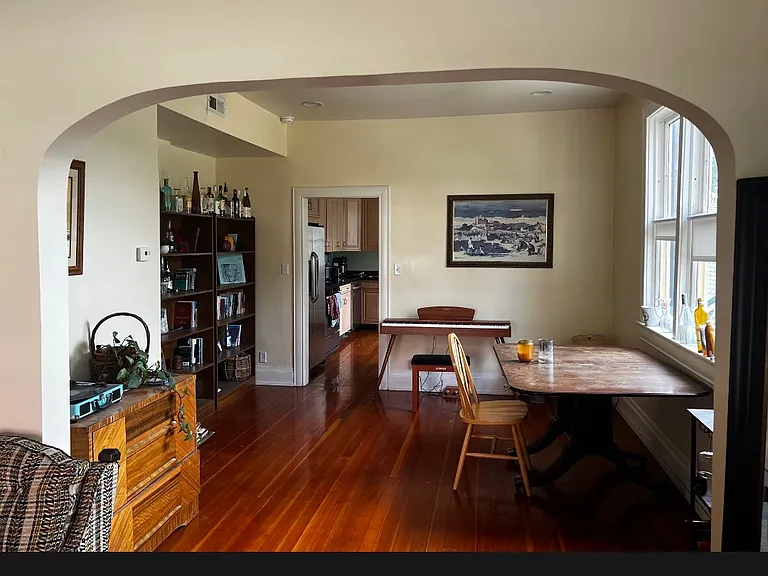 327 N Almond St — Photo 3