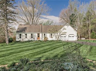 75 Maple Hill Dr, Chagrin Falls, OH 44022