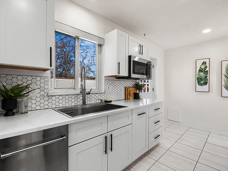 4535 Vallejo St — Photo 6