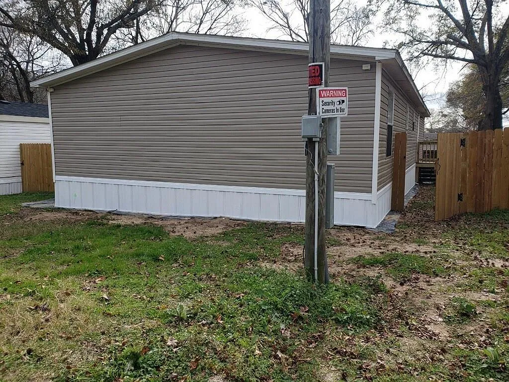 3 bed, 2.0 bath, 1568 sqft, $1,500 — Photo 2