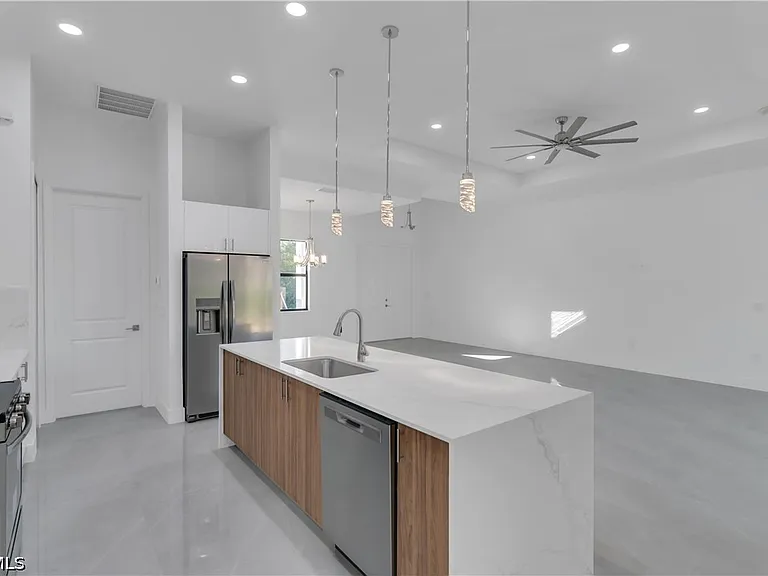 2603 27th St W — Photo 13