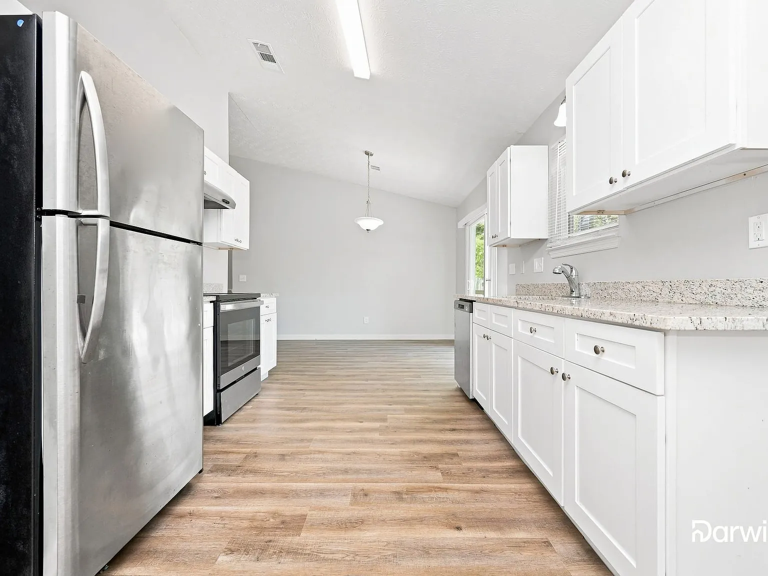 3 bed, 2.0 bath, 1264 sqft, $1,730 — Photo 2