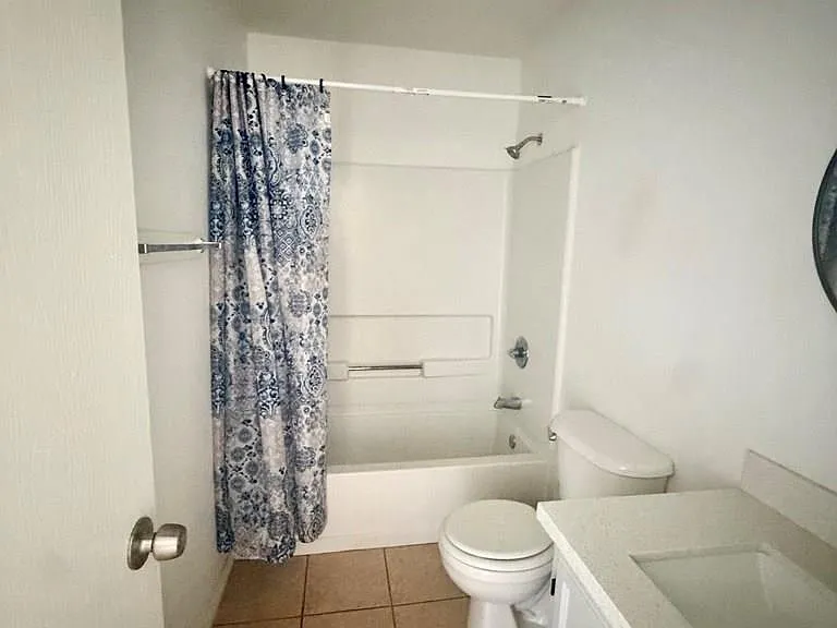 2336 Hamburg St — Photo 15