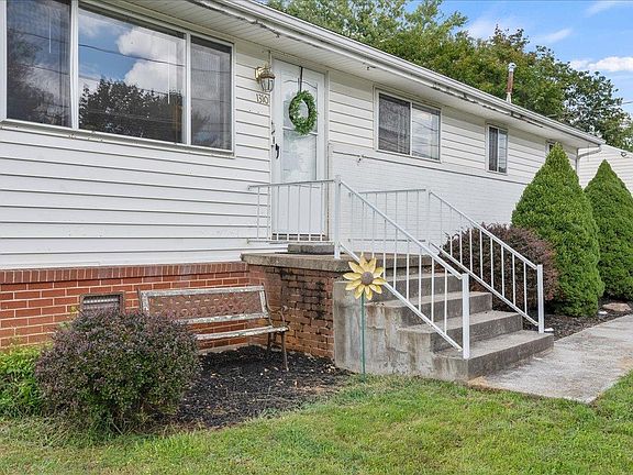 4th image of 1310 Lyle Ave
