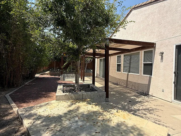 556 Rocking Horse Dr — Photo 25