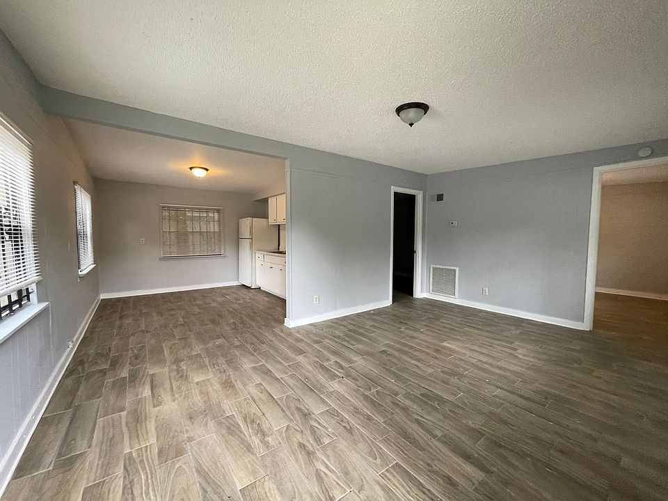1st image of 3236 Phyllis St