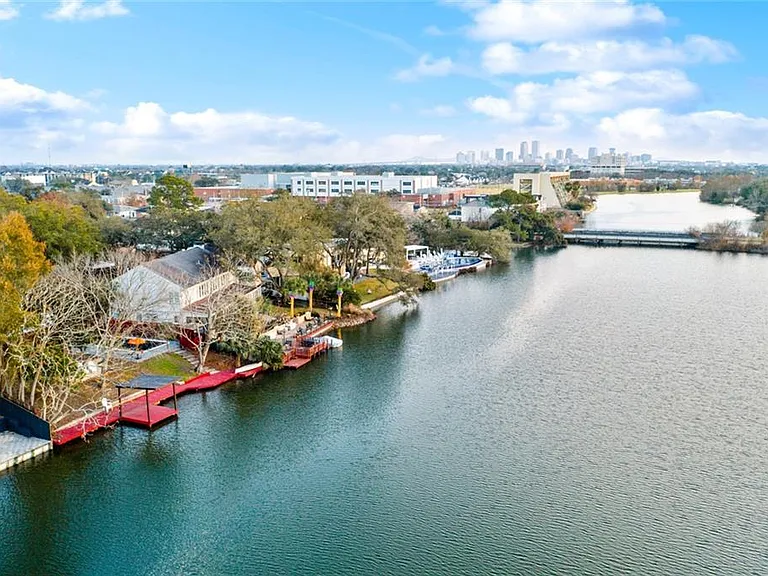 9 Park Island Dr — Photo 2