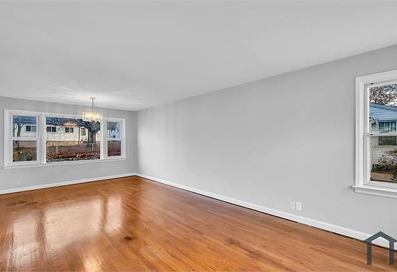5th image of 1205 Grenshaw Dr