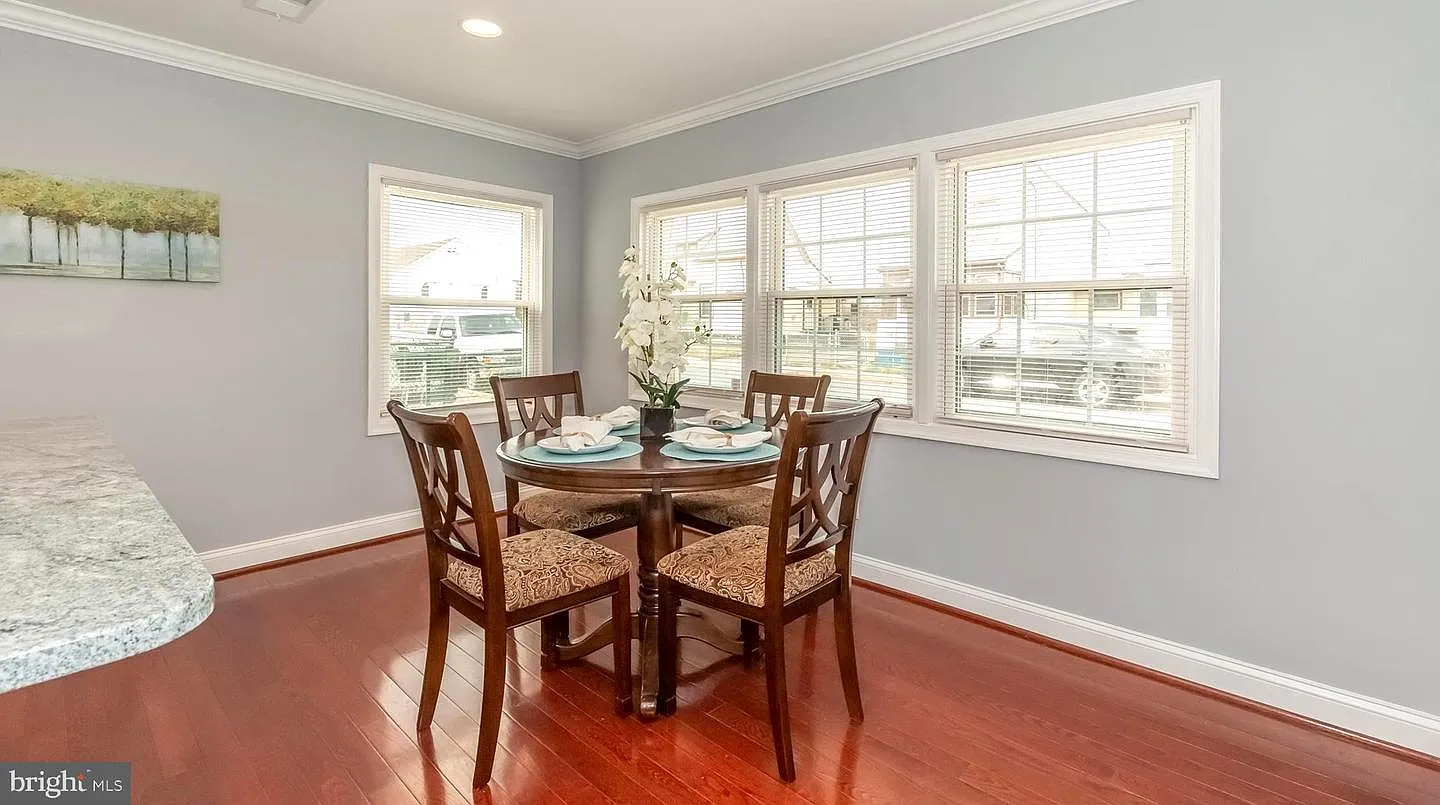 3 bed, 1108 sqft, $2,600 — Photo 2