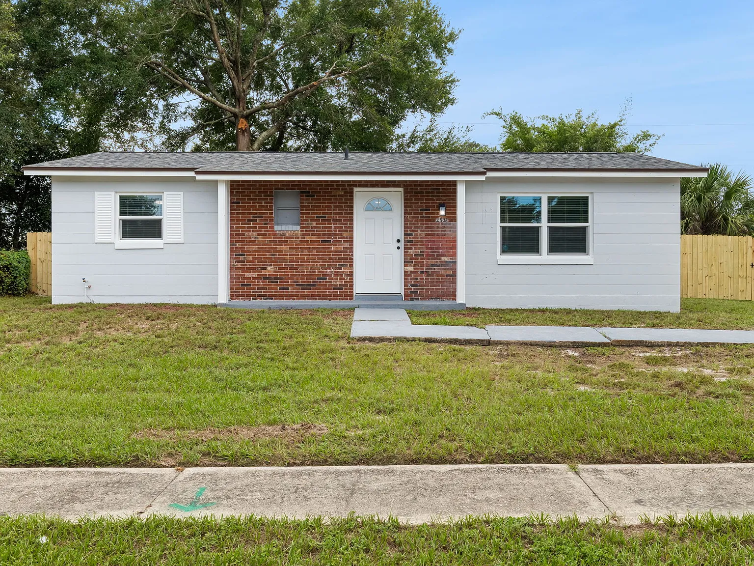 2 bed, 880 sqft, $1,750 — Photo 1
