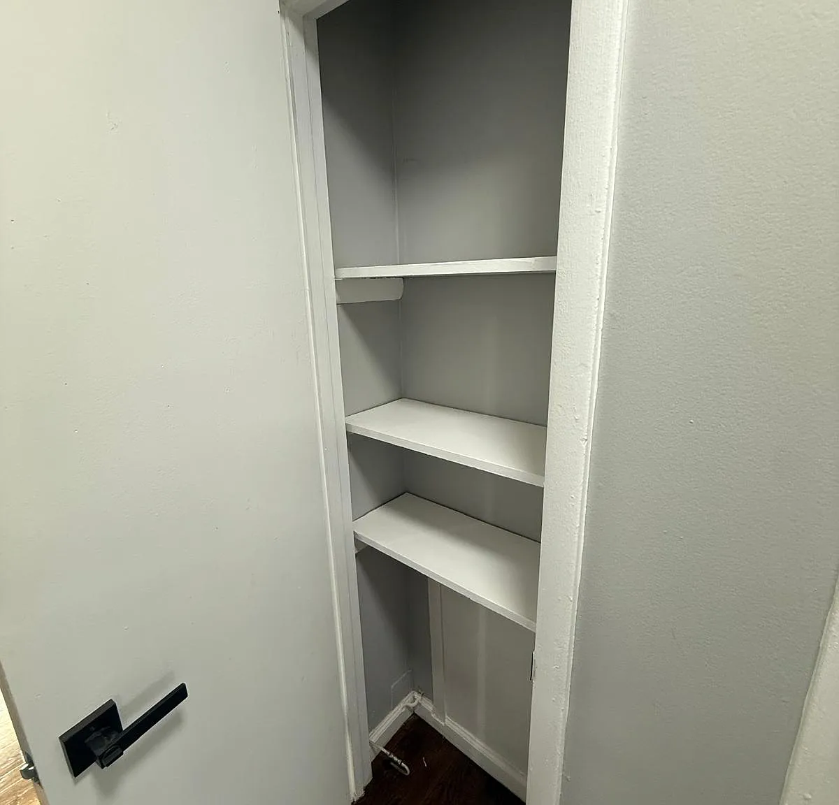 Hilltop Court Apartments — Photo 4