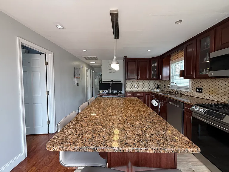 300 Mountain Ave #2 — Photo 27