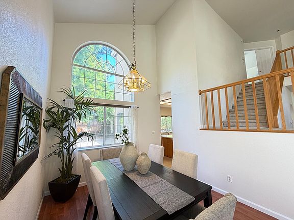 4th image of 5931 Sternsburg Way