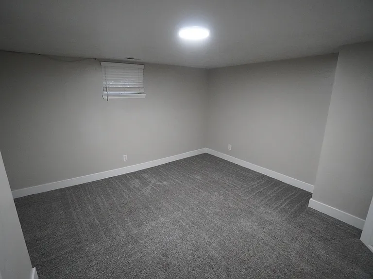 3 bed, 1.0 bath, 1212 sqft, $1,150 — Photo 9
