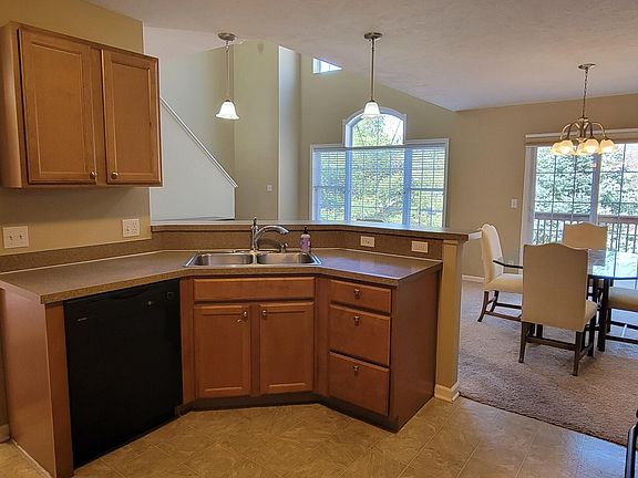 5th image of 15297 Broadmoor Pl