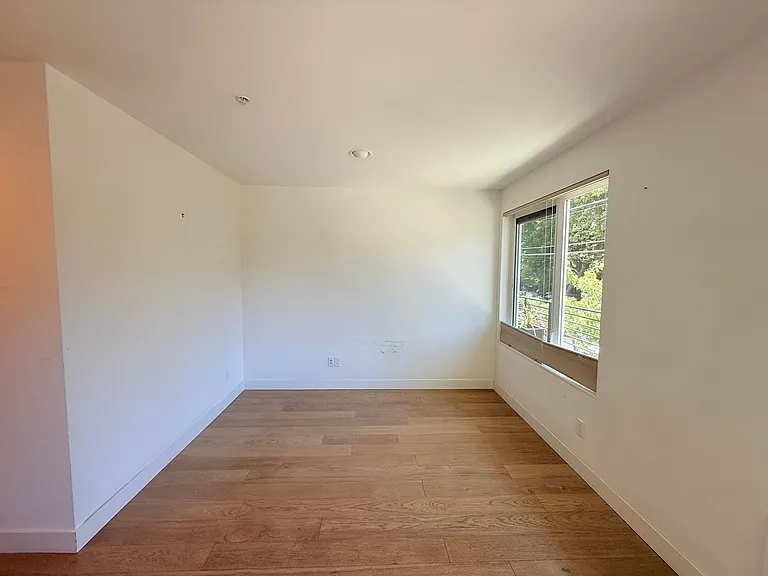 722 Summit Ave E — Photo 17
