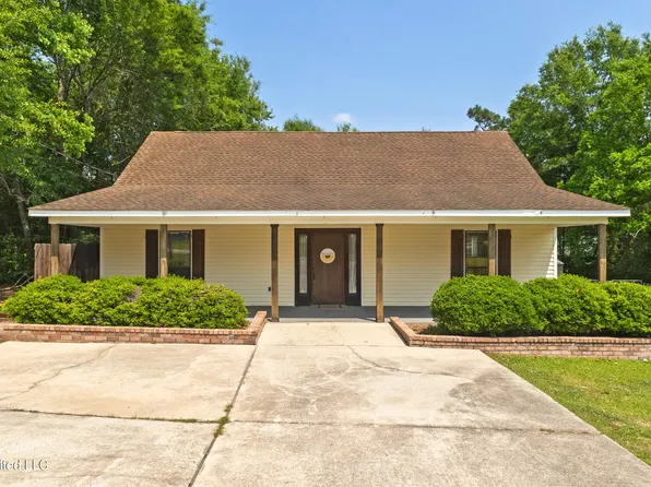 301 Ridgeview Dr, Carriere, MS 39426